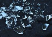 Arti Mimpi Melihat Kaca Pecah menurut Agama, Psikologi dan Primbon Jawa