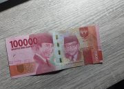 Arti Mimpi Di Kasih Uang 100 Ribu menurut Agama, Psikologi dan Primbon Jawa