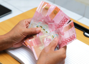 Arti Mimpi Bagi Bagi Uang menurut Agama, Psikologi dan Primbon Jawa