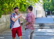 Arti Mimpi Bertemu Teman Pria menurut Agama, Psikologi dan Primbon Jawa